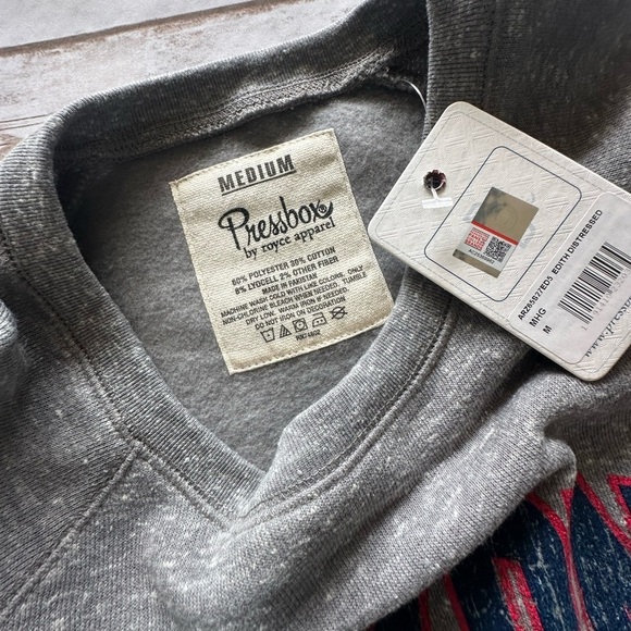 Arizona Wildcats Sweatshirt • Medium - Picture 2 of 3